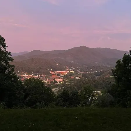 2 Bedroom Apartment Overlooks Wcu And Cullowhee Nc - Smoke And Pet Free Sylva Extérieur photo