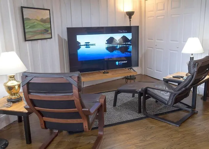 2 Bedroom Apartment Overlooks Wcu And Cullowhee Nc - Smoke And Pet Free