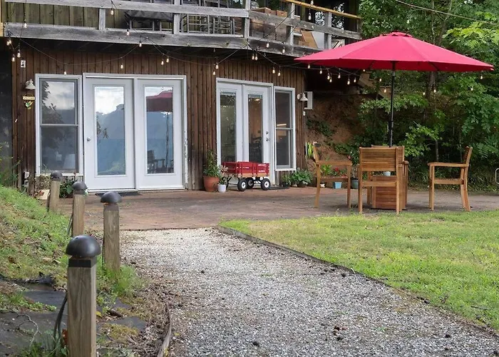 2 Bedroom Apartment Overlooks Wcu And Cullowhee Nc - Smoke And Pet Free