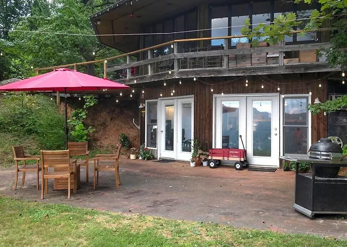 2 Bedroom Apartment Overlooks Wcu And Cullowhee Nc - Smoke And Pet Free