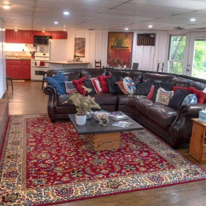 2 Bedroom Overlooks Wcu And Cullowhee Nc - Smoke And Pet Free Sylva