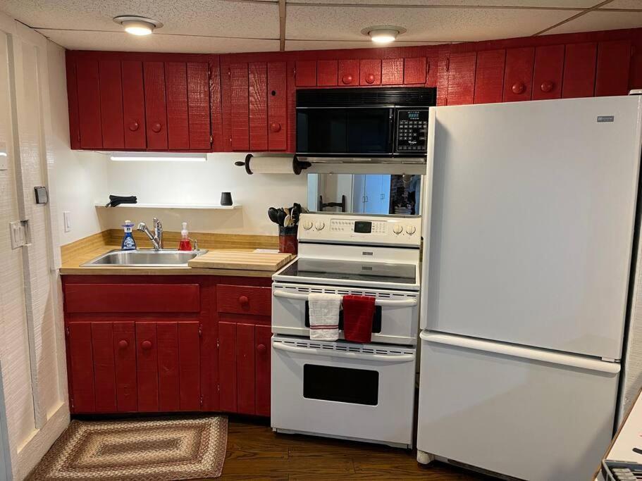 2 Bedroom Overlooks Wcu And Cullowhee Nc - Smoke And Pet Free Sylva