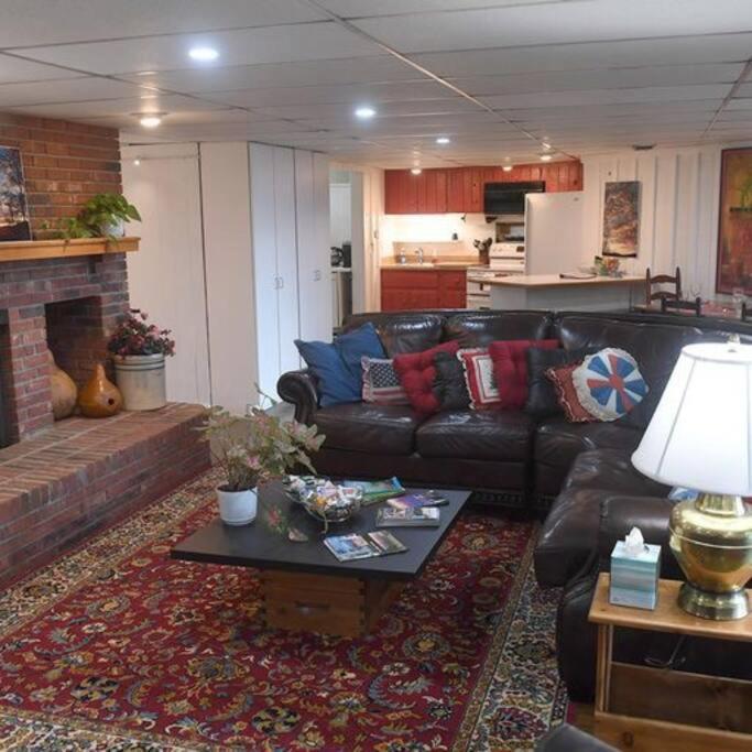 2 Bedroom Overlooks Wcu And Cullowhee Nc - Smoke And Pet Free Appartement Sylva