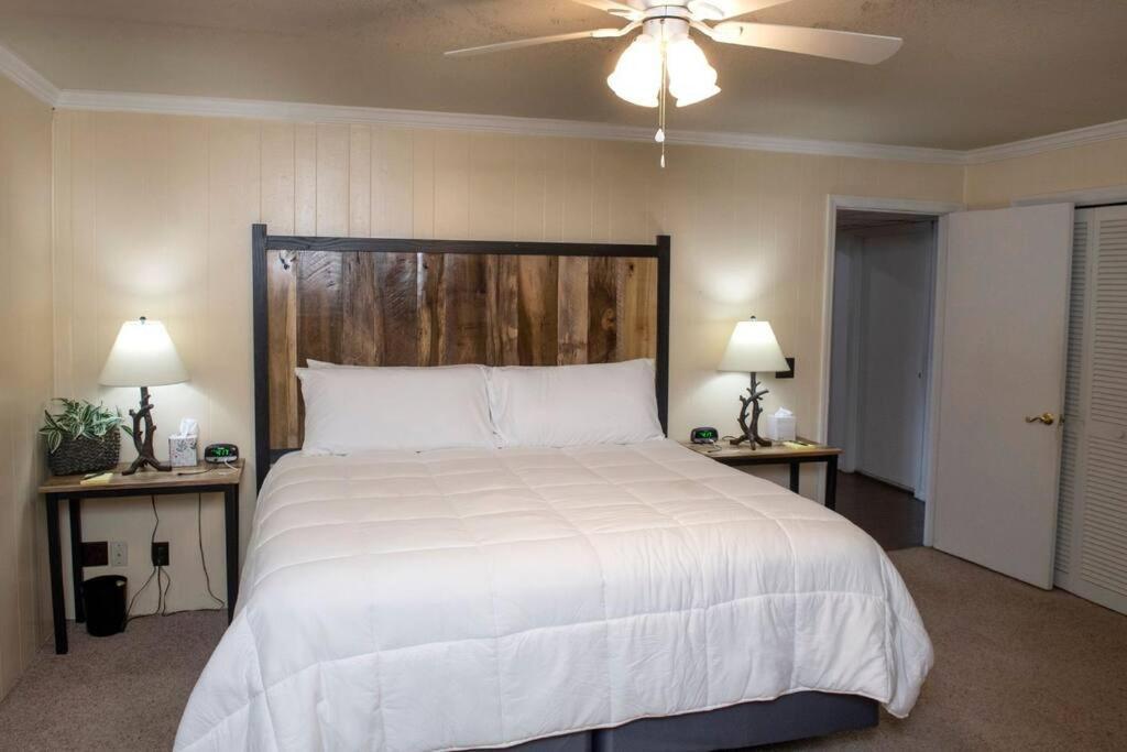 2 Bedroom Overlooks Wcu And Cullowhee Nc - Smoke And Pet Free *