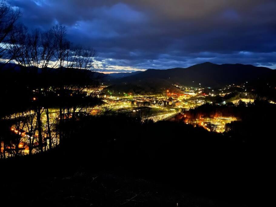 2 Bedroom Overlooks Wcu And Cullowhee Nc - Smoke And Pet Free