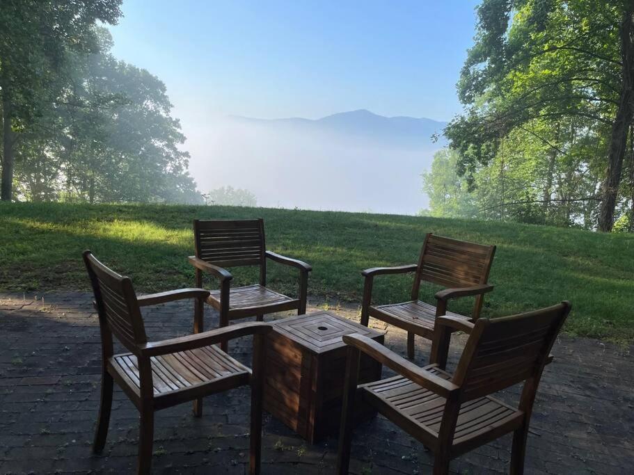 2 Bedroom Overlooks Wcu And Cullowhee Nc - Smoke And Pet Free Sylva